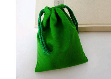 中国 柔らかい小型の注文の緑のビロードのドローストリング袋宝石類を保護するため 工場