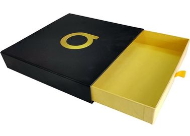 中国 衣類のための黒いペーパー滑走の引出しのギフト用の箱ホイルの金によって浮彫りにされるロゴ 工場
