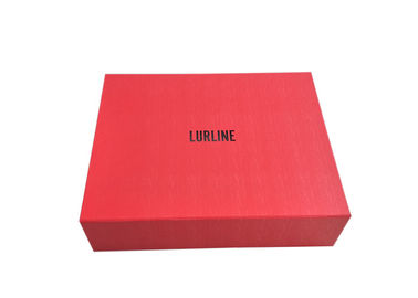 中国 衣服の包装のための赤い磁気折り畳み式のギフト用の箱熱いホイルの黒のロゴ 工場