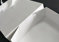 装飾のボール紙の折るギフト用の箱の白い光沢のあるラミネーションのリボンの閉鎖 サプライヤー