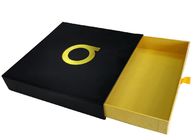 衣類のための黒いペーパー滑走の引出しのギフト用の箱ホイルの金によって浮彫りにされるロゴ サプライヤー