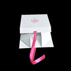 リボンの長方形の形のペーパー ギフト用の箱の優雅で白い折りたたみボール紙 サプライヤー