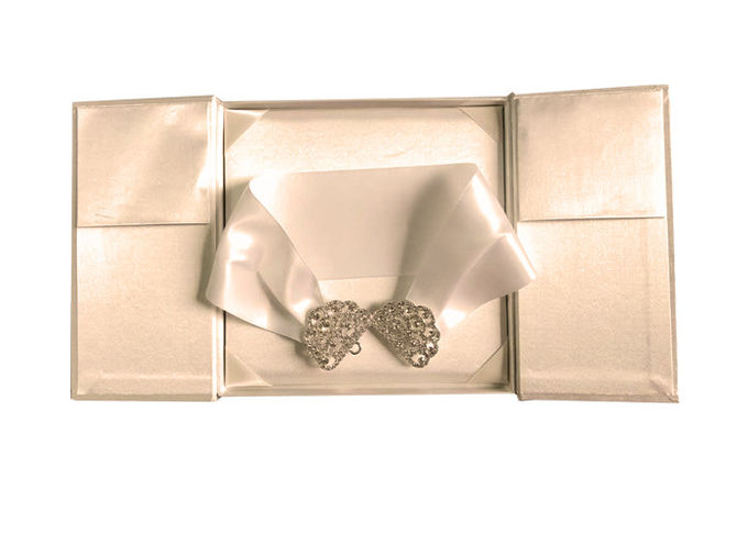 結婚式の招待の装飾的なギフト用の箱はリボンと開いた2つの側面カスタム設計します