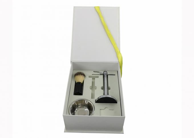 リボンの閉鎖の電気かみそりのための磁気堅いギフト用の箱の白い本の定形泡の挿入物