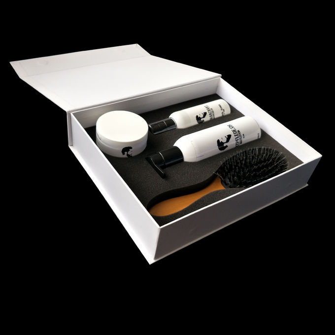白い本エヴァの泡の挿入物が付いている形づけられた箱の黒い押すロゴの磁石の閉鎖
